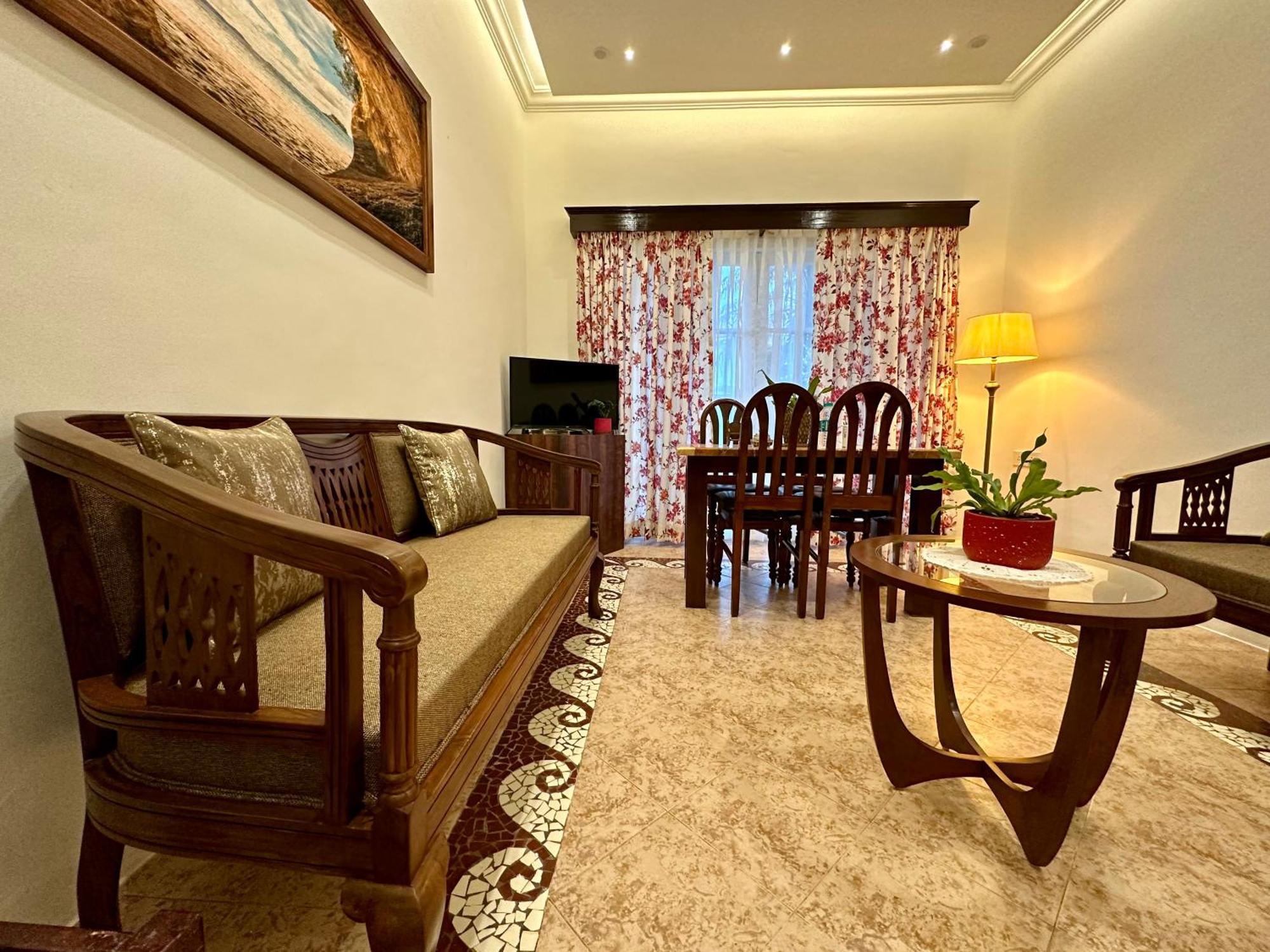 Elegance By The Goa Apartment *
