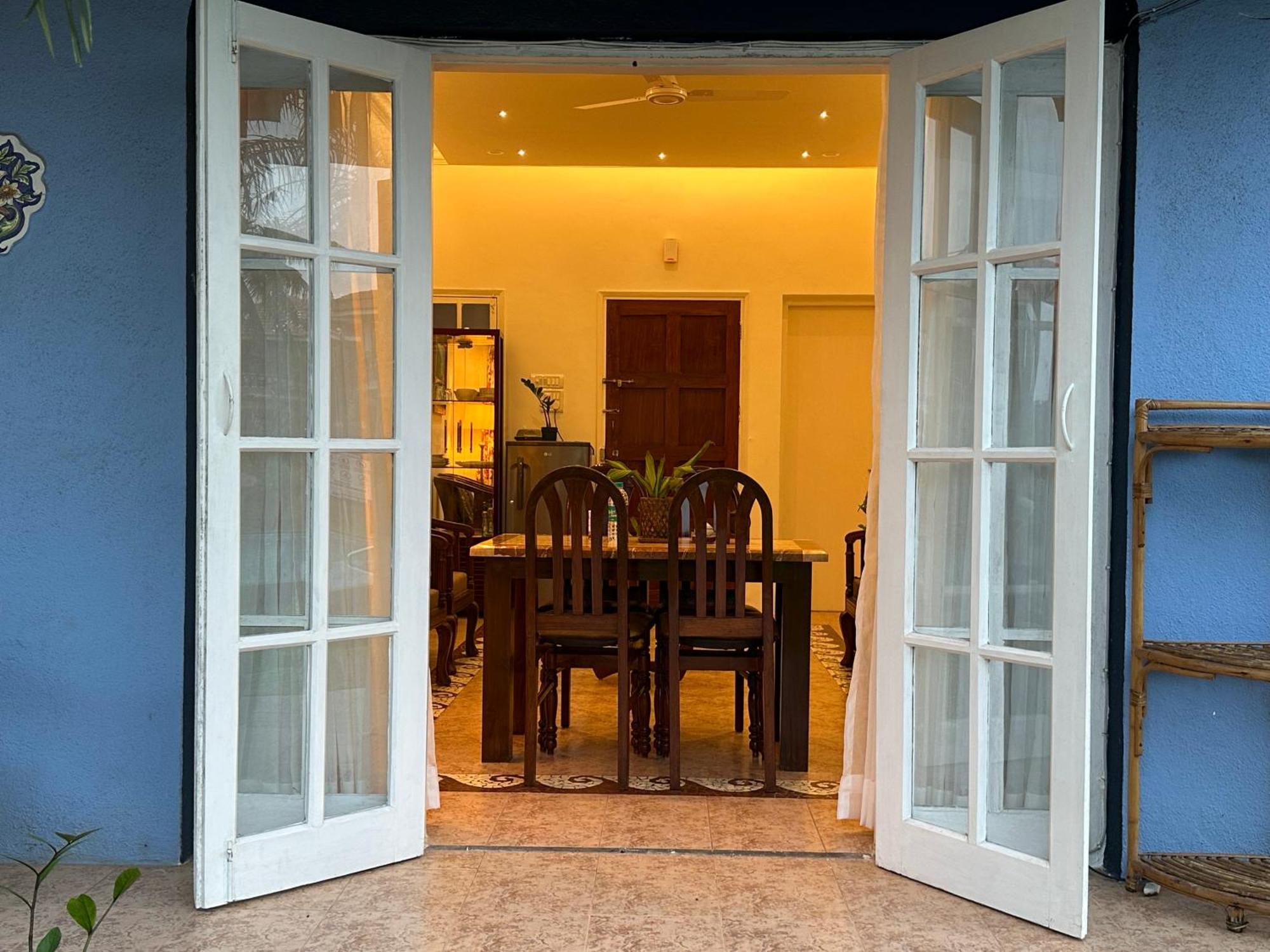 Elegance By The Goa Apartment *